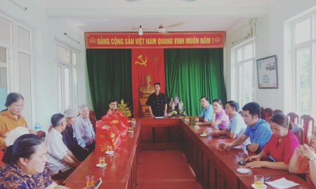 Hội cựu chiến binh xã Lam Sơn Tặng quà Cựu chiến binh kháng chiến chống Pháp nhân dịp kỷ niệm 70 năm chiến thắng Điện Biên Phủ.