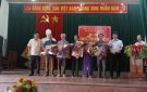 Đảng ủy xã Lam Sơn tổ chức lễ trao tặng huy hiệu Đảng cho  đảng viên được trao huy hiệu đảng đợt 19/5